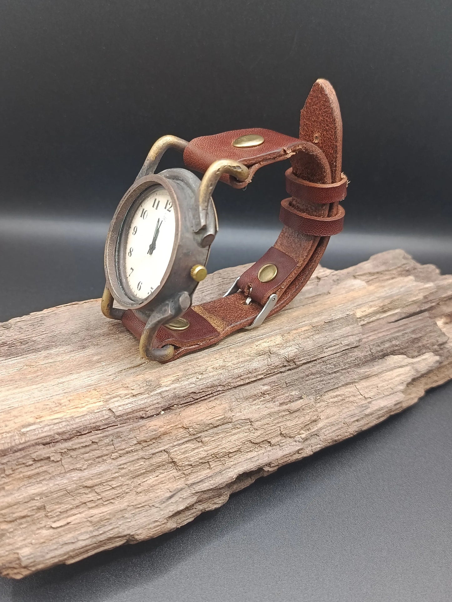 Montre quartz en laiton style Punk Vintage Montre quartz en laiton style Punk Vintage