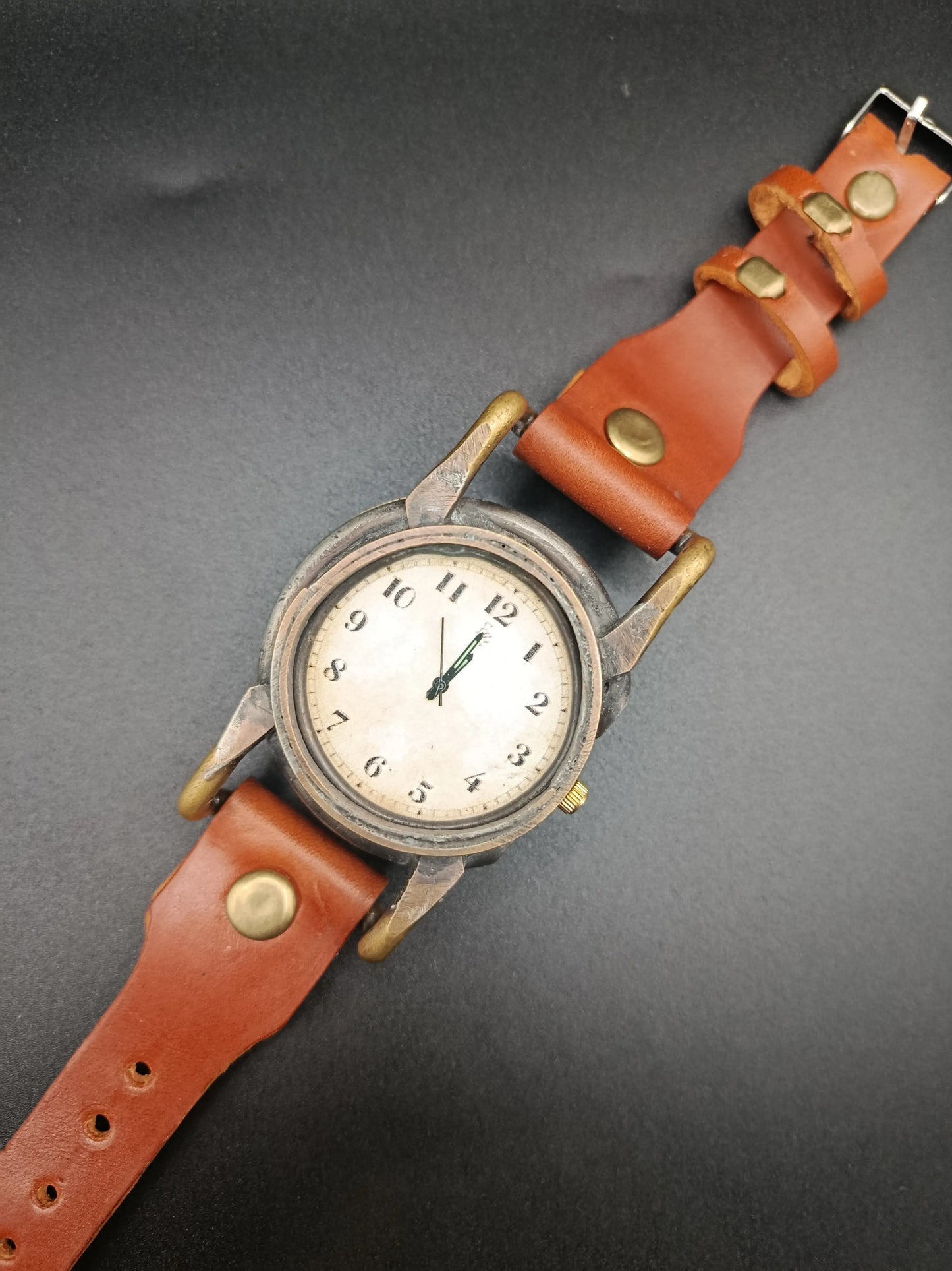 Montre quartz en laiton style Punk Vintage  Montre quartz en laiton style Punk Vintage