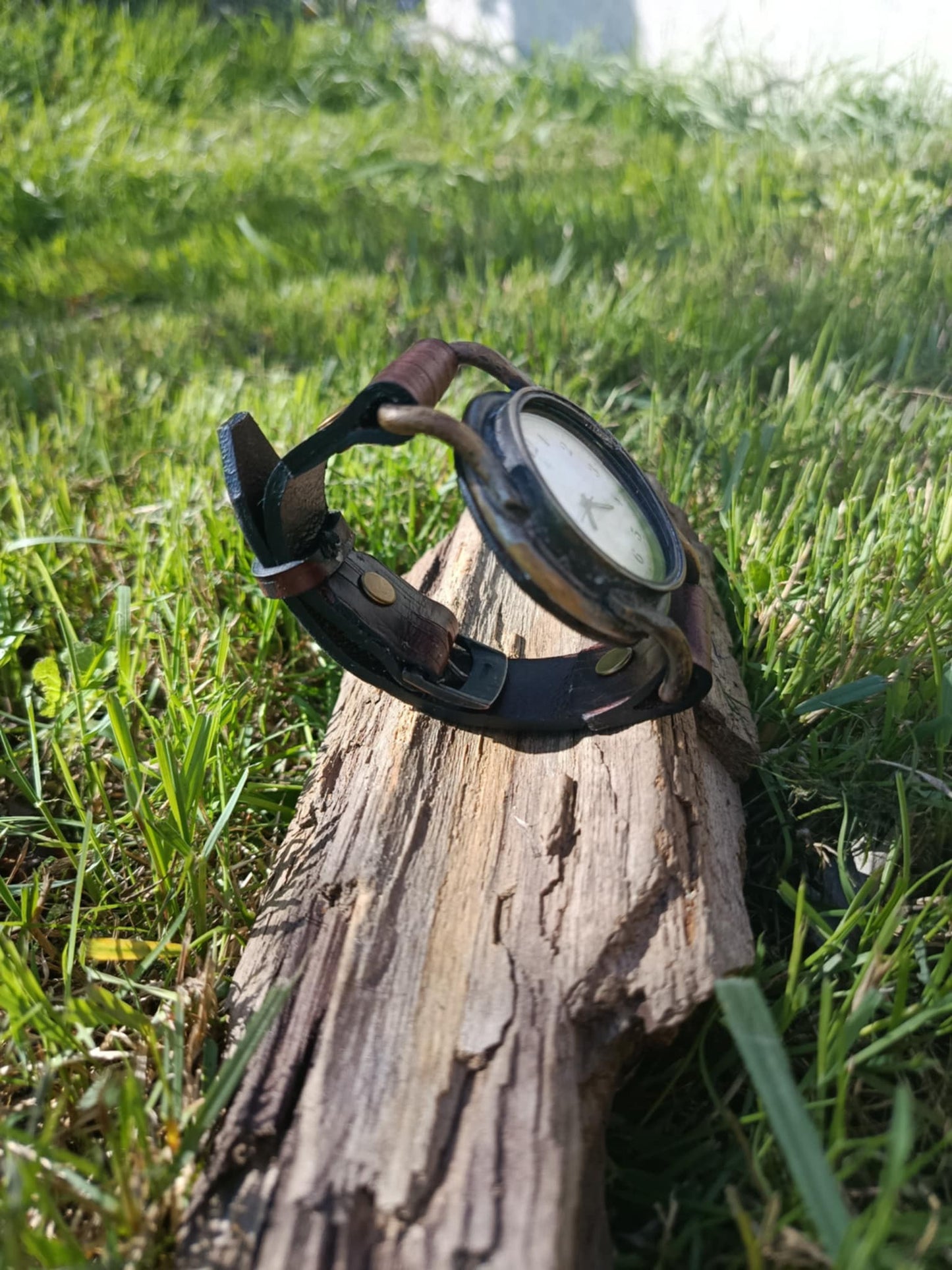 Montre quartz en laiton style Punk Vintage