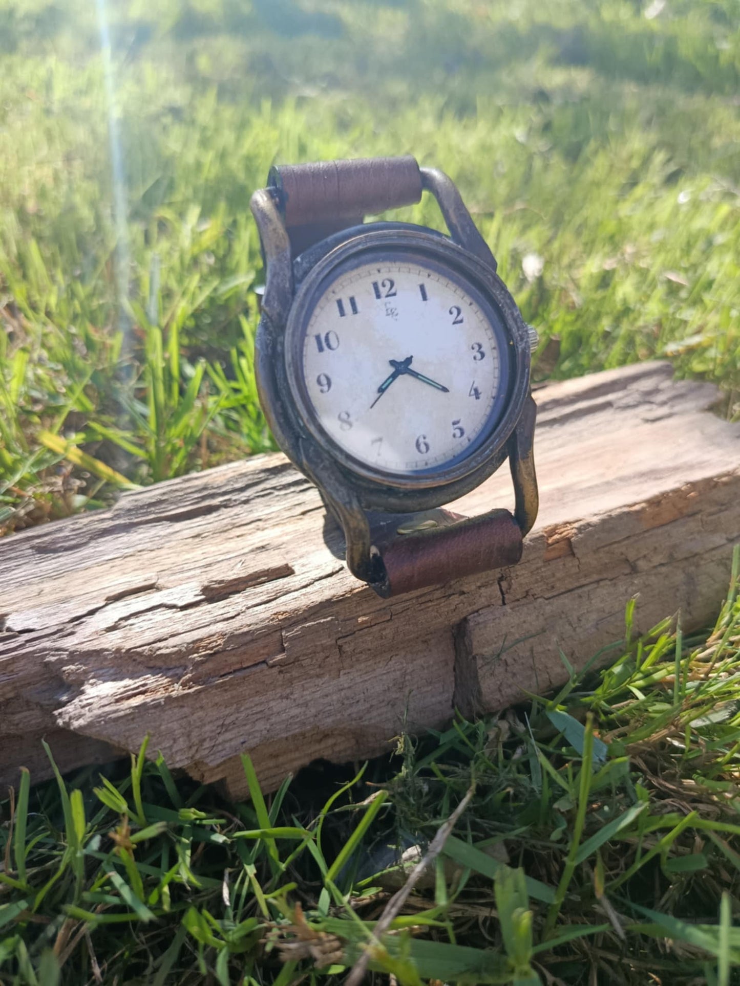 Montre quartz en laiton style Punk Vintage