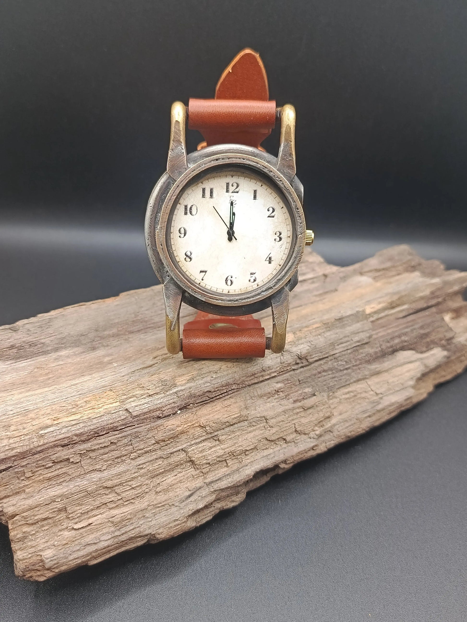 Montre quartz en laiton style Punk Vintage  Montre quartz en laiton style Punk Vintage