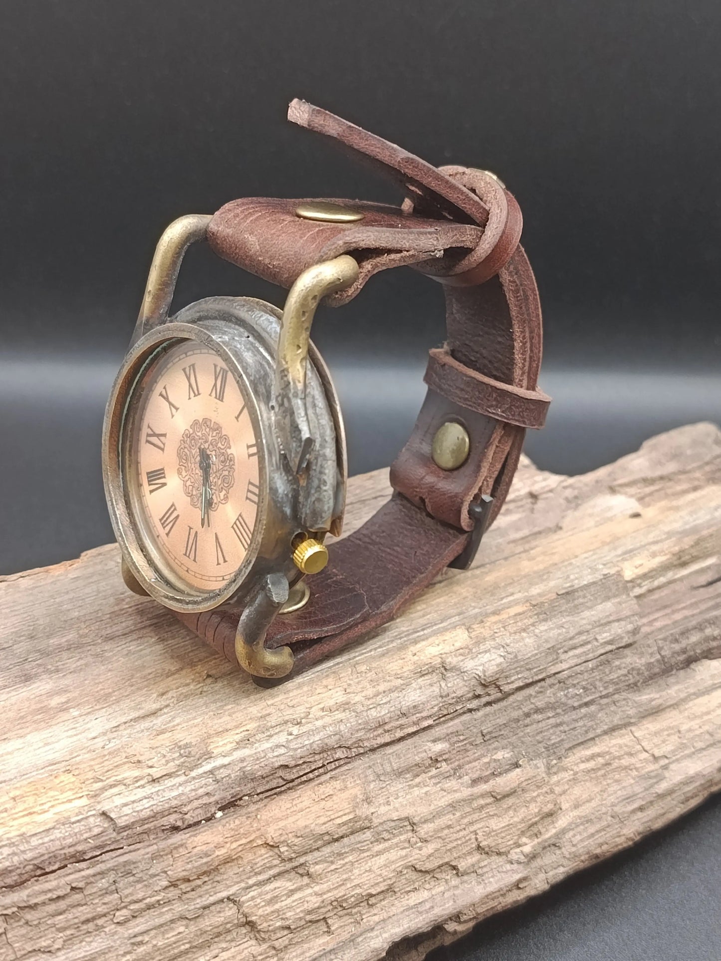 Montre quartz en laiton style Punk Vintage  Montre quartz en laiton style Punk Vintage