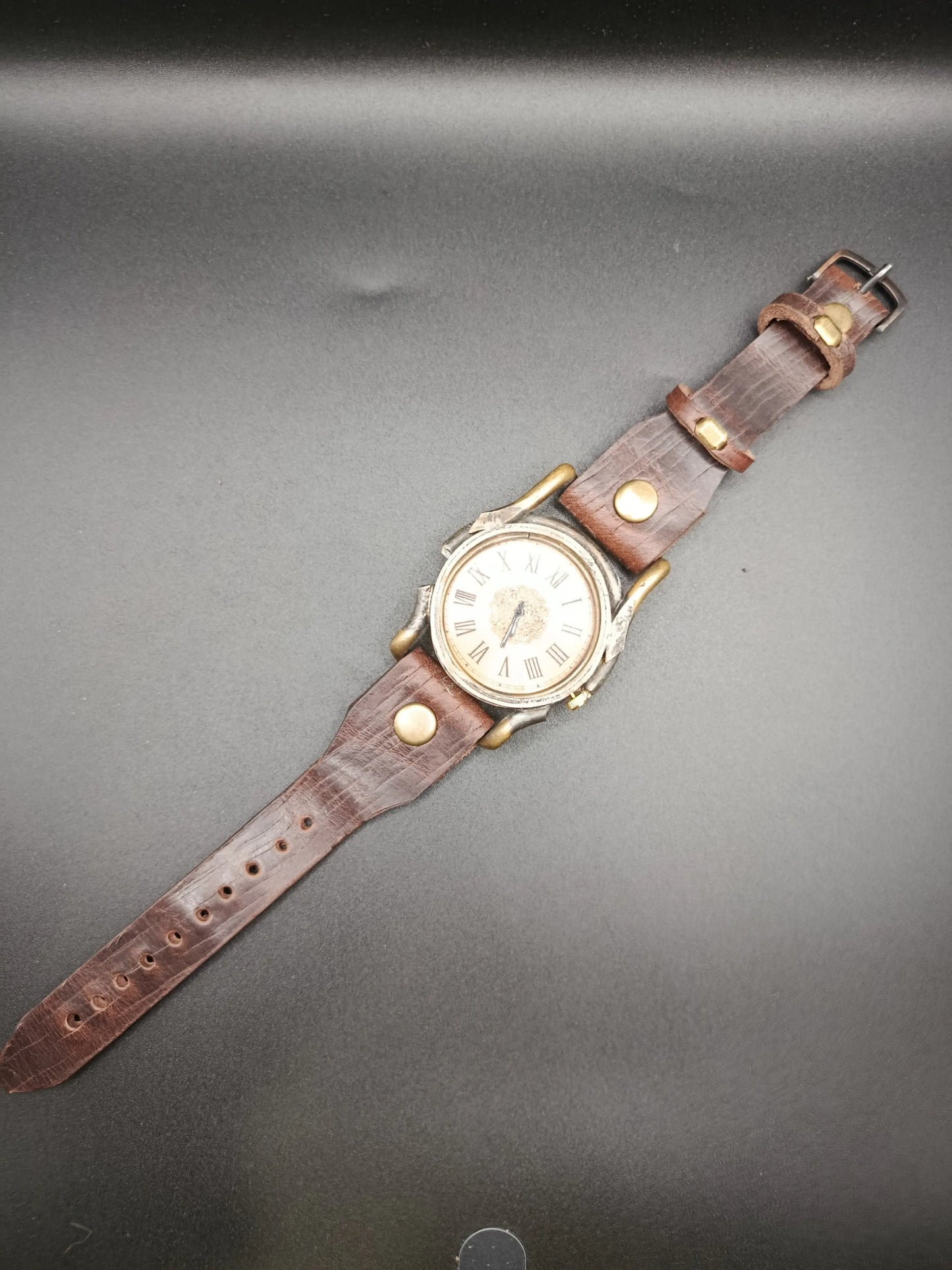 Montre quartz en laiton style Punk Vintage  Montre quartz en laiton style Punk Vintage