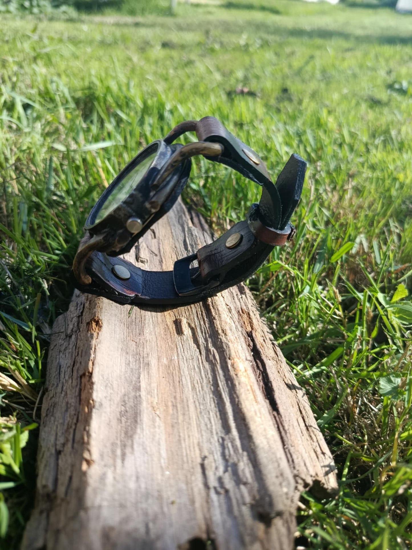 Montre quartz en laiton style Punk Vintage