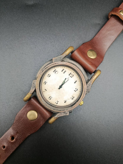 Montre quartz en laiton style Punk Vintage  Montre quartz en laiton style Punk Vintage